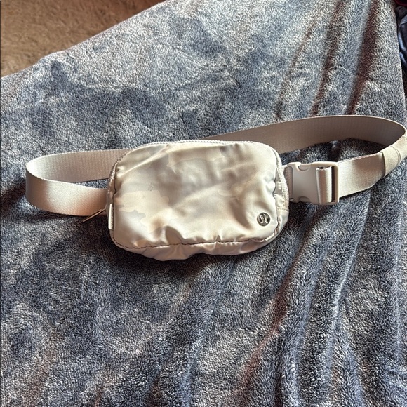 grey camo lululemon belt bag Everywhere Crossbody 1L Everywhere Belt Bag | Lululemon